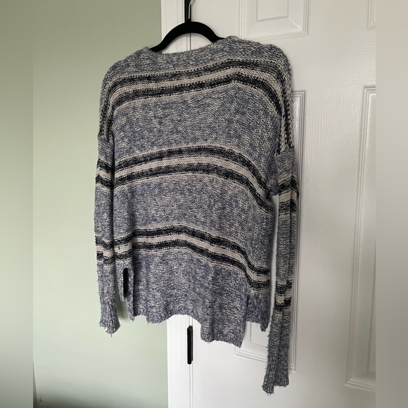 Blue sweater - Picture 3 of 3